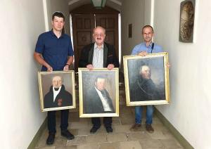 Zástupci našeho města převzali historické obrazy ve Vídni